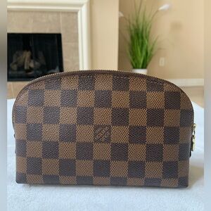 ❌SOLD!! Louis Vuitton cosmetic pouch -Damier Ebene